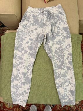 lululemon athletica Light Gray & White Tie-Dye Men's Joggers